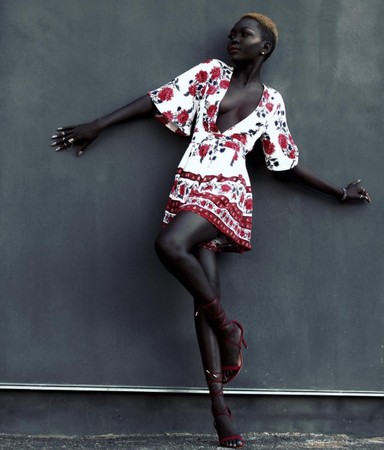 ▲▼南蘇丹模特兒妮雅克米(Nyakim Gatwech)擁有著漂亮的巧克力色皮膚。（圖／翻攝自Nyakim Gatwech IG）