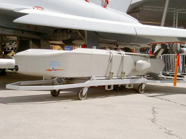 ▲▼金牛座KEPD 350是德國和瑞典合作的空射巡弋飛彈，由金牛座公司生產，用戶有德國和西班牙、南韓。（圖／翻攝自維基百科）