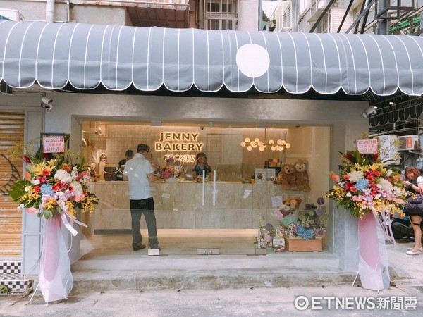 ▲▼ 珍妮曲奇小熊餅乾進駐台灣開設專賣店。(圖／網友林小姐提供)
