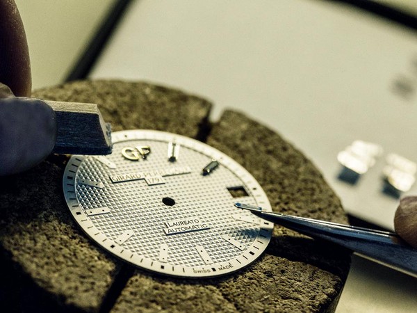 GP Laureato桂冠系列腕錶的面盤製作，高級錶在這麼細微的地方也毫不馬虎！