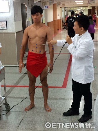 台東醫院舉辦中醫師揭開「針灸的面紗」記者會，教導民眾針灸、推拿的功效。（圖／台東醫院提供）
