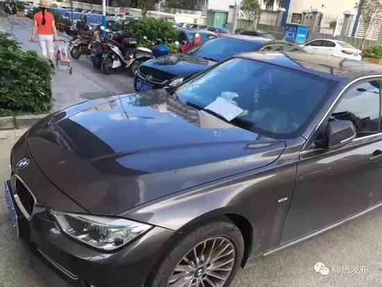 ▲刮傷BMW...貧父留紙條賠償　土豪受感動「來我公司上班！」（圖／翻攝柳州發布）