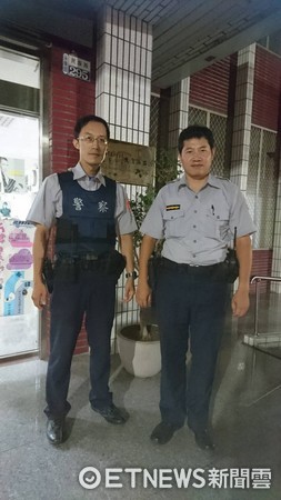 ▲台南市永康分局大灣派出所警員黃嘉生、林偉捷，協助勸導尋短女子就醫，受肯定表揚。（圖／記者林悅翻攝）