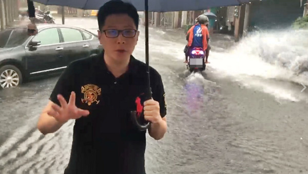 ▲▼轟豪雨「比颱風可怕」！桃園傳淹水50cm…民驚：騎車看不見。（圖／翻攝我是中壢人）