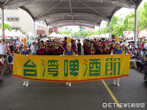 ▲「2017台灣啤酒節」，在50人鼓號樂隊遶場表演下，掀起啤酒節的熱鬧氣氛。（圖／善化啤酒廠提供）