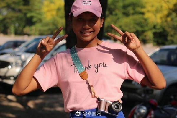 ▲泰國變性人迎新遭強制拖衣露胸。（圖／翻攝自泰國網）