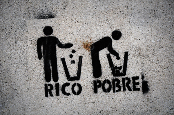 貧富差距,貧富不均（Photo by Sergio／Flickr）https://flic.kr/p/bwGpcZ