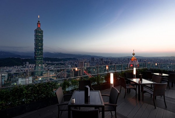 ▲莫爾頓牛排館sky bar。（圖／翻攝自莫爾頓牛排館粉絲專頁）