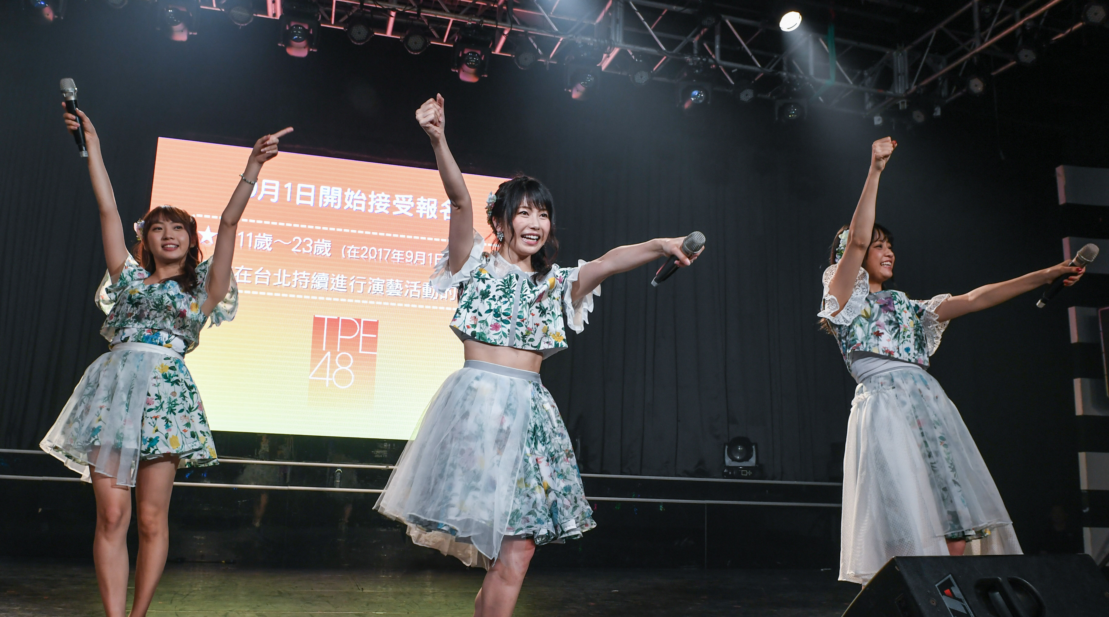 ▲▼AKB48橫山由依與粉絲大玩摔角！　甜喊：台灣好溫暖　。（圖／AKS提供）