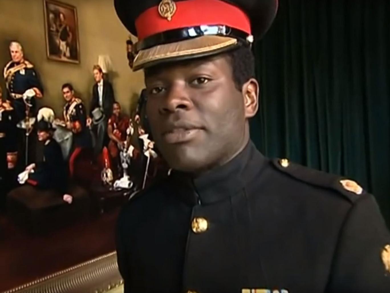 ▲史上第一位英國黑人皇室侍從安克拉。（圖／翻攝自YoutubeForeign & Commonwealth Office）