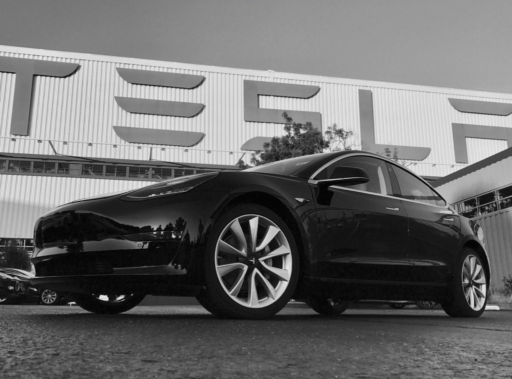 ▲特斯拉Model 3帥照先曝光，首部成創辦人46歲生日禮！（圖／翻攝自Elon Musk推特）