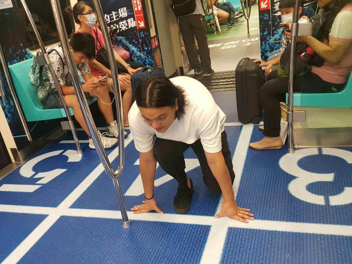 Тайвань спорт. Спорт в метрополитене. Тайвань метро. Taiwan Subway. Как в Таиланде выглядит метро.