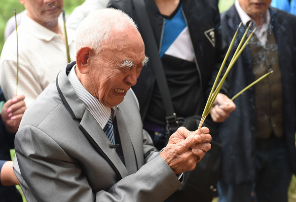 ▼胡定遠已經高齡97歲，他唯一的心願就是回到老家在父母墳前上香。（圖／成都商報張士博提供）