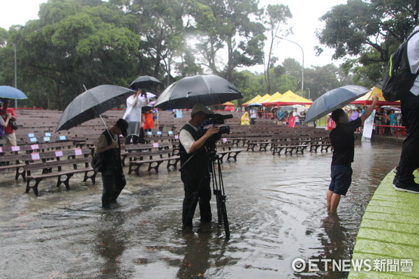 ▲▼青年公園淹水,柯文哲一個臉色公園處一晚改善。(圖/讀者提供)