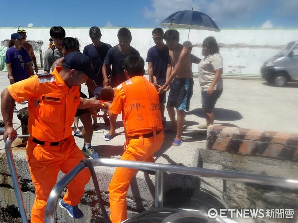 ▲澎湖14歲少年離家溺斃！海巡快艇馳援送醫…搶救1小時身亡。（圖／記者柯沛辰翻攝）