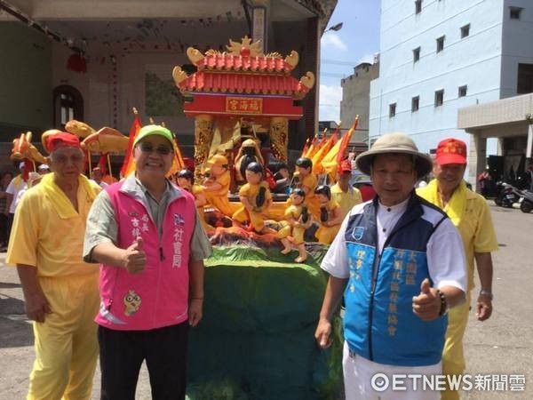 ▲桃園閩南文化節藝閣競賽，大園區竹圍社區發展協會以「福海宮過金火、飛輦轎」藝閣創作造型，再度奪得狀元。（圖／陳建松提供）