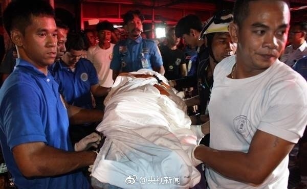 ▲▼泰國普吉島陸客團翻車，造成2名遊客死亡，車上24人受傷。（圖／翻攝央視微博）