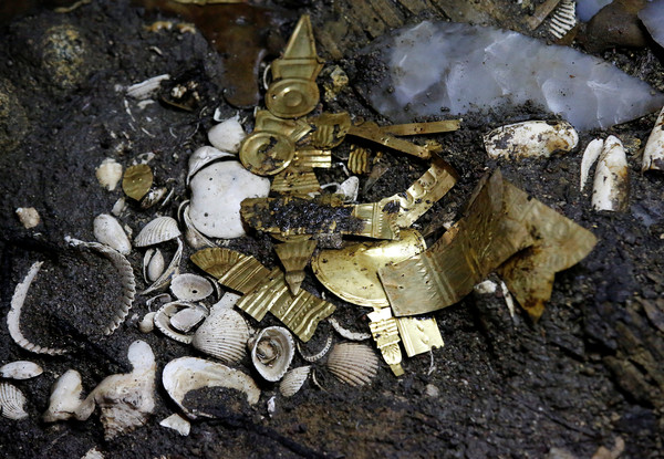 ▲▼墨西哥市的憲法廣場（Zocalo）近日發現一批阿茲特克帝國時期的黃金寶物。（圖／路透社）