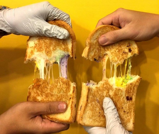 熱樂煎爆漿乳酪三明治（圖／翻攝自熱樂煎爆漿乳酪三明治粉絲團）