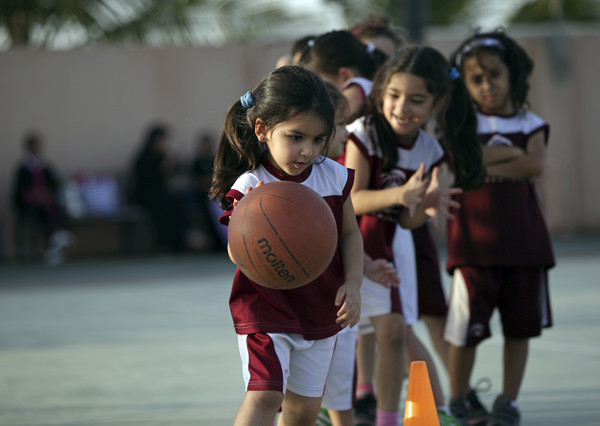 ▲▼沙烏地阿拉伯、沙國、女權、女孩、打籃球 。（圖／達志影像／美聯社）