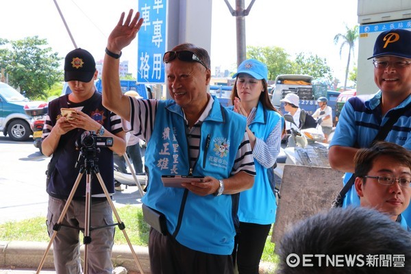 花蓮市長魏嘉賢為傾聽民意，第2場「市長行動辦公室」在重慶市場熱鬧展開。(圖／花蓮市公所提供)