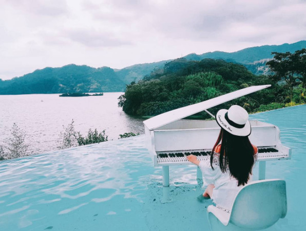 ▲勻淨湖景觀餐廳民宿。（圖／IG@by.hanayang提供，請勿任意翻攝）