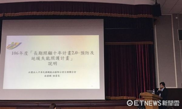 ▲中華民國職能治療師公會全國聯合會林睿騏秘書長，說明預防及延緩失能照護計畫推動的精神。（圖／衛生局提供）