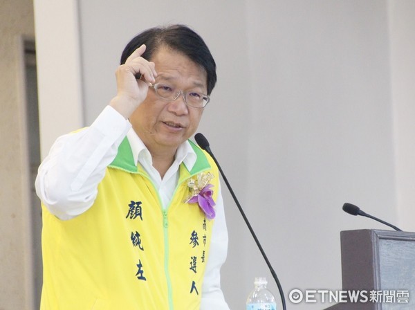 ▲民進黨台南市主委顏純左，在台南成立了『推動一例一休修正聯盟』，彙整了許多資方與勞方所提供的資料，就雙方雙贏的大目標，提出了3修正重點。（圖／記者林悅攝）