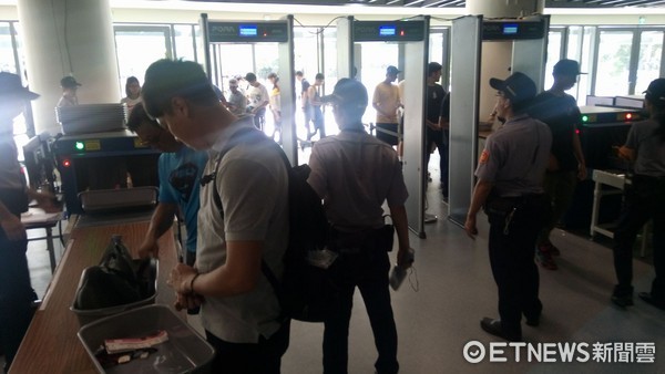 和平館安檢 。（圖／記者洪偵源攝）