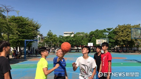 ▲台南市警永康分局第7屆暑期青春盃少年3對3籃球賽，15日在永康國中熱力開打。（圖／警方提供）