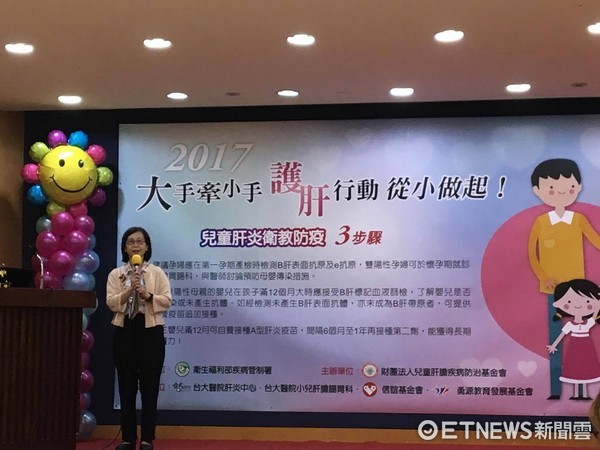 ▲腹痛嘔吐以為「諾羅」,她直到「眼白泛黃」才知染A肝。(圖/記者嚴云岑攝)