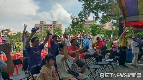 ▲北區國稅局桃園分局虎頭山舉辦租稅宣導，「獎很多」吸引民眾參加。（圖／北區國稅局桃園分局提供）