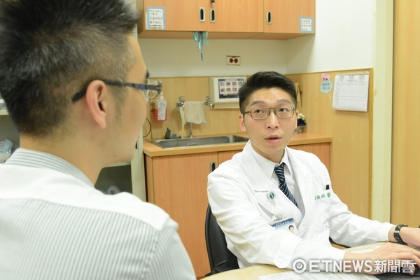 ▲拔完牙脖子腫一包,他感染這病死亡率高達70%。(圖/記者嚴云岑攝)