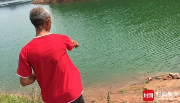 ▲72歲太婆跳水救起「四代單傳」男童。（圖／翻攝自微博）