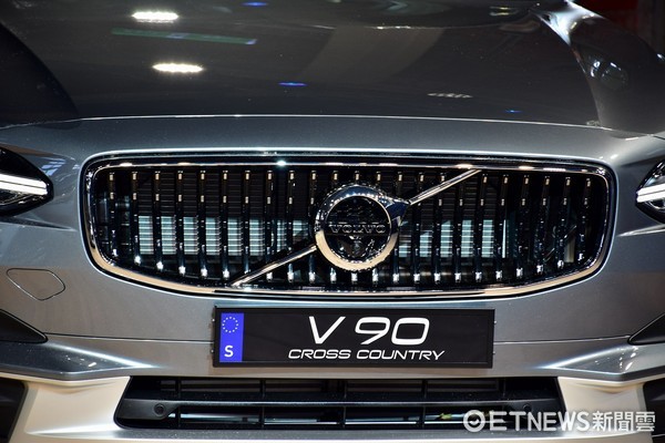 Volvo V90旗艦車系243萬元起連抉登場！德系雙B這下要小心點囉。（圖／記者游鎧丞攝）
