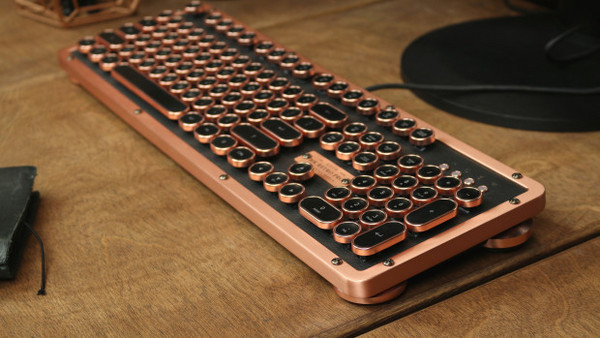 AZIO推三款復古風機械式鍵盤，真皮上身大玩奢華風。（圖／翻攝自官網）