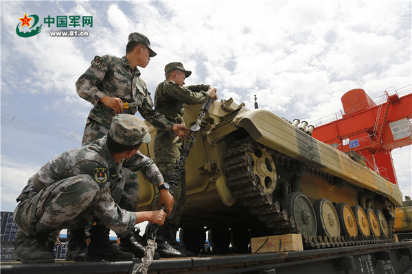 ▲▼俄羅斯軍方士兵與裝備在19日抵達新疆中部庫爾勒市，為「國際軍事比賽-2017」中國賽程做預備。（圖／翻攝自《中國軍網》）