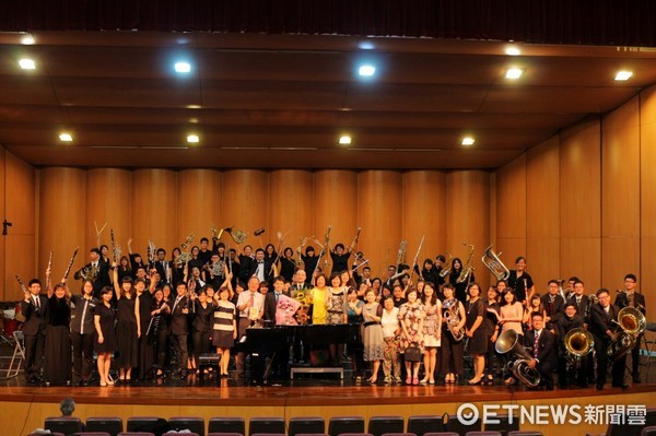 ▲台南女中今年百年校慶，校友管樂團在7月30日在台南市文化中心演出「突破不朽」音樂會。（圖／南女校友會提供）