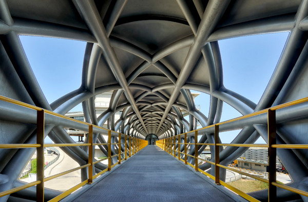 ▲由台灣知名建築師張哲夫設計的空橋，入選全球設計最佳的5座橋。（圖／翻攝WorldBuild365）