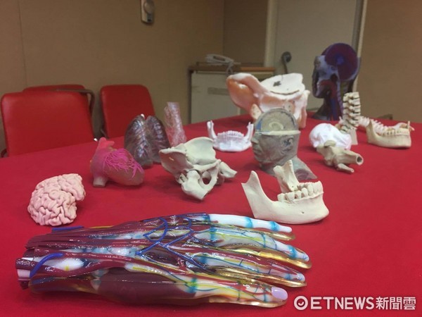 ▲三總3D列印漏斗。（圖／記者嚴云岑攝）