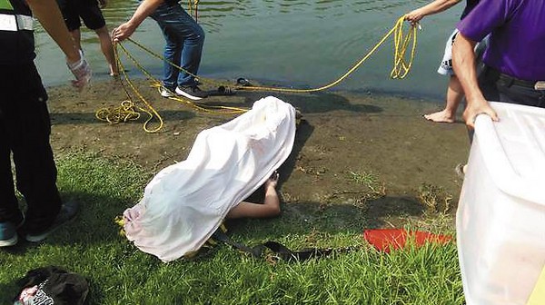 雲林縣二崙鄉遭盜挖砂石形成的無主人工湖，日前造成2名國中生溺斃意外。