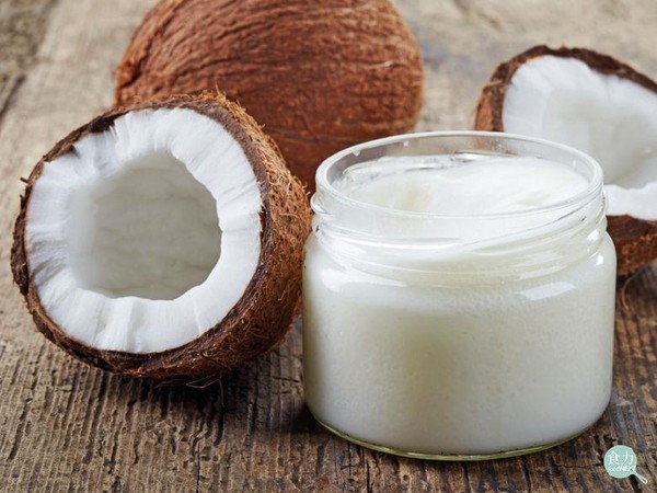 到底健不健康？消費者和專家看待椰子油的態度差最多。（圖／食力提供）