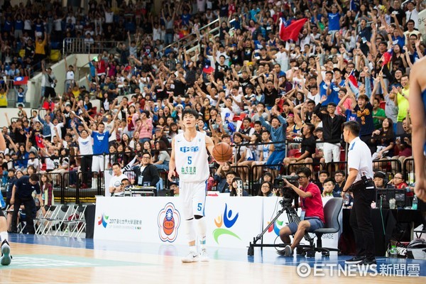 ▲▼瓊斯盃中華藍對南韓, 中華隊球迷。（圖／記者季相儒攝）