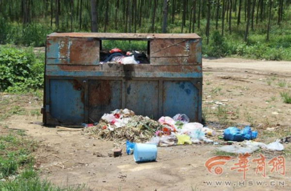 ▲▼陝西省漢中市年約40歲男子騎摩托車撞上5歲孩童，再以送醫治療為由，把對方再往荒郊野外丟進垃圾桶。（圖／翻攝自《華商報》）