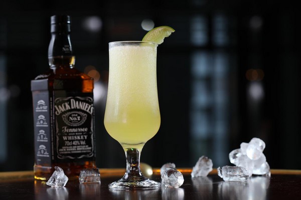 「傑克丹尼騷兒」以Jack Daniel’s Old No.7和酸甜汁拌打成冰沙。