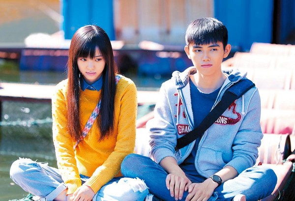 歐陽娜娜（左）和陳凱歌兒子陳飛宇合作的《秘果》，中國票房不到人民幣千萬元。
