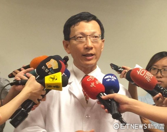 ▲三餐都配鮮奶茶 女高生「上課暴睡」天天頭暈!。喝奶茶,喝茶,書田診所家醫科周明文醫師。(圖/記者嚴云岑攝)