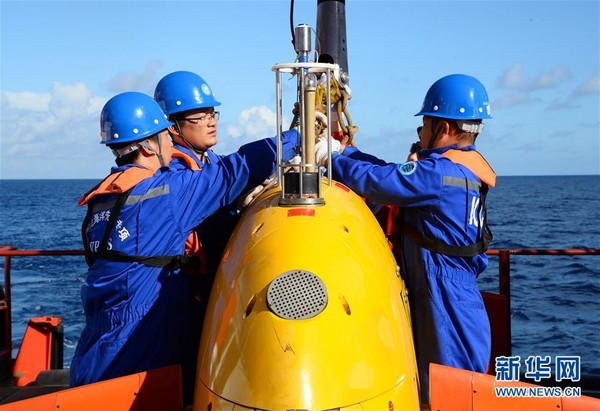 大陸自治式「探索號」下水，南海首潛4500公尺試驗。（圖／翻攝自新華社）