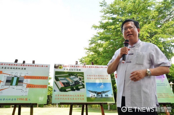 ▲視察華勛公園籃球場增設薄膜天幕工程及大崙游泳池改善工程給市民舒適的運動休閒環境。（圖／桃園市政府提供）