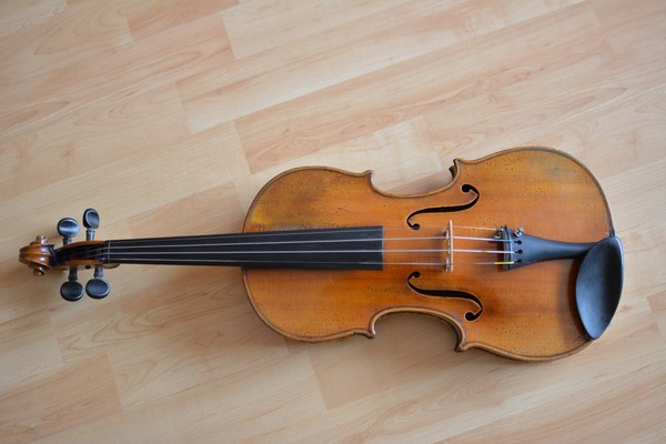 ▲▼妻子砸爛54把小提琴。（圖／非當事琴，Pixabay）